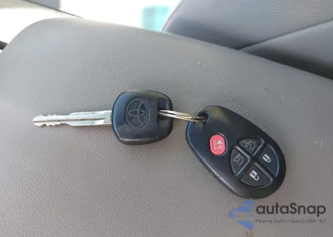 2012 Toyota Highlander Se V6 z USA, uszkodzony, nr VIN 5TDBK3EH1CS141986